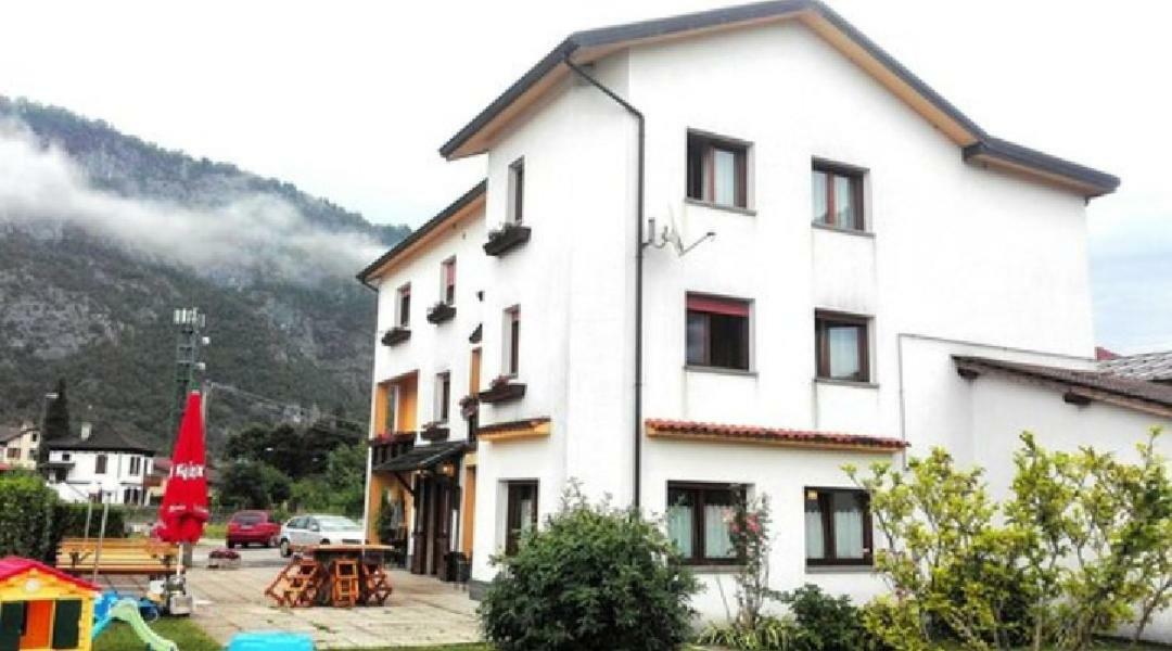 Albergo Alla Pineta Villa Santina Buitenkant foto